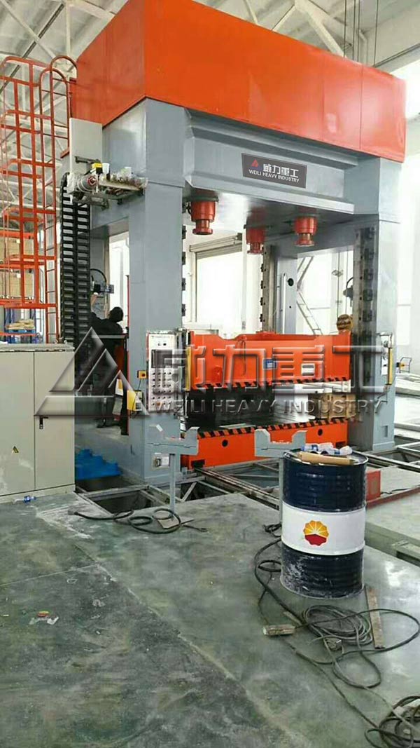 框架式液壓機加工生產工程中