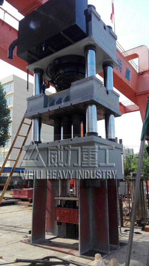 1500噸四柱液壓機(jī)加工現(xiàn)場(chǎng)