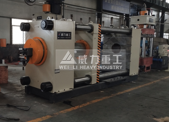 500噸臥式液壓機(jī)加工現(xiàn)場(chǎng)