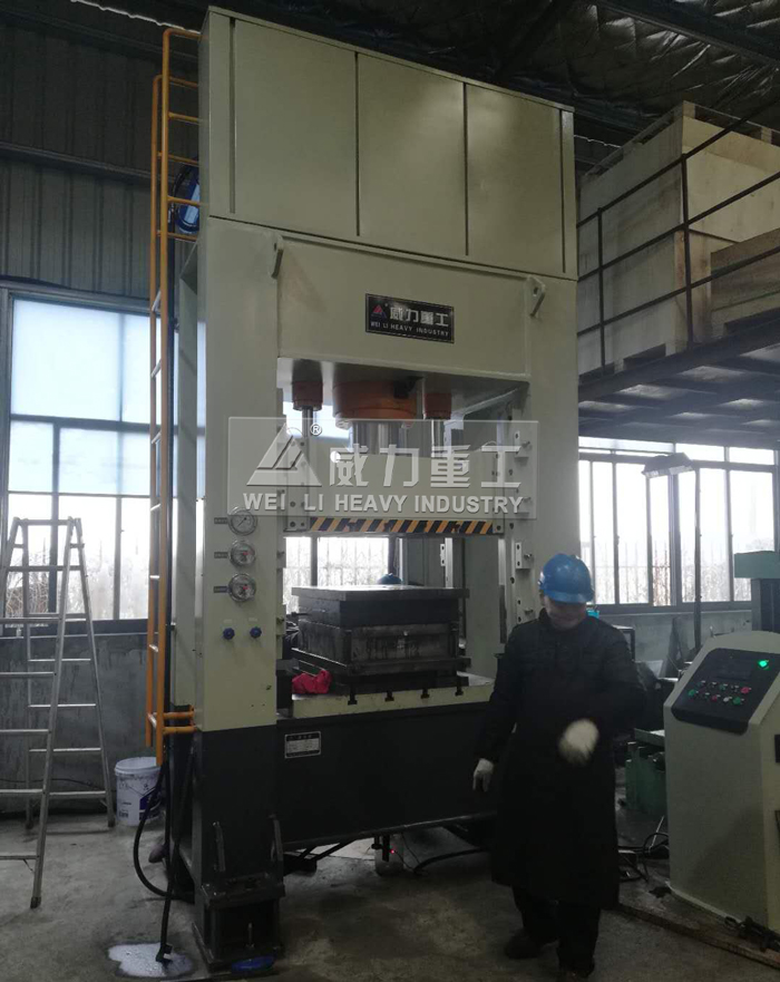 200噸框架式液壓機客戶現場