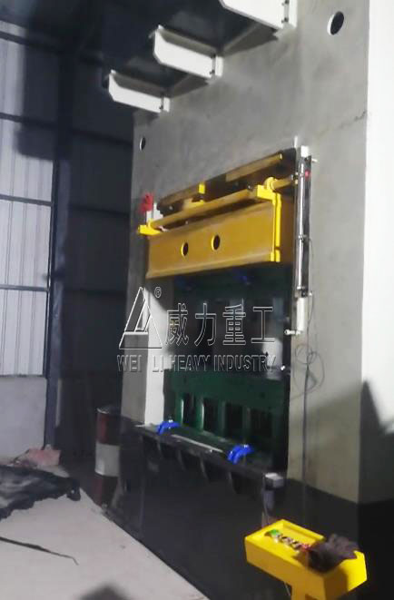 LFTD復(fù)合材料托盤成型液壓機