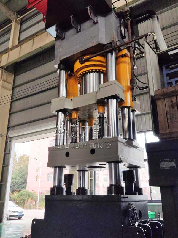 1800噸液壓機(jī)_1800噸四柱液壓機(jī)_1800四梁四柱液壓機(jī)